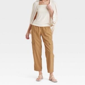 A New Day Ankle Length Cream Cargo Pants NWT Size Large